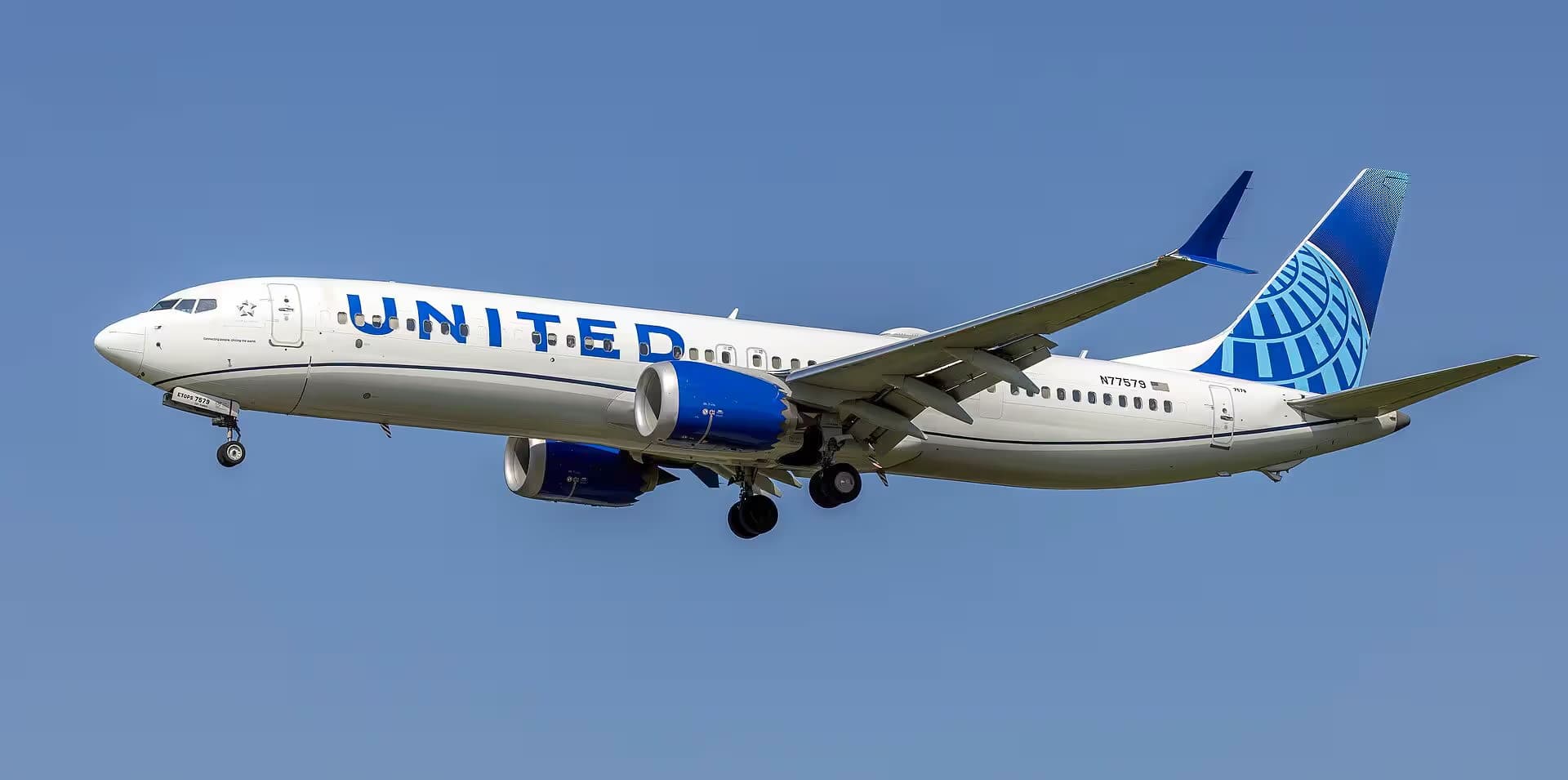 N77579 — Twin-engine aircraft