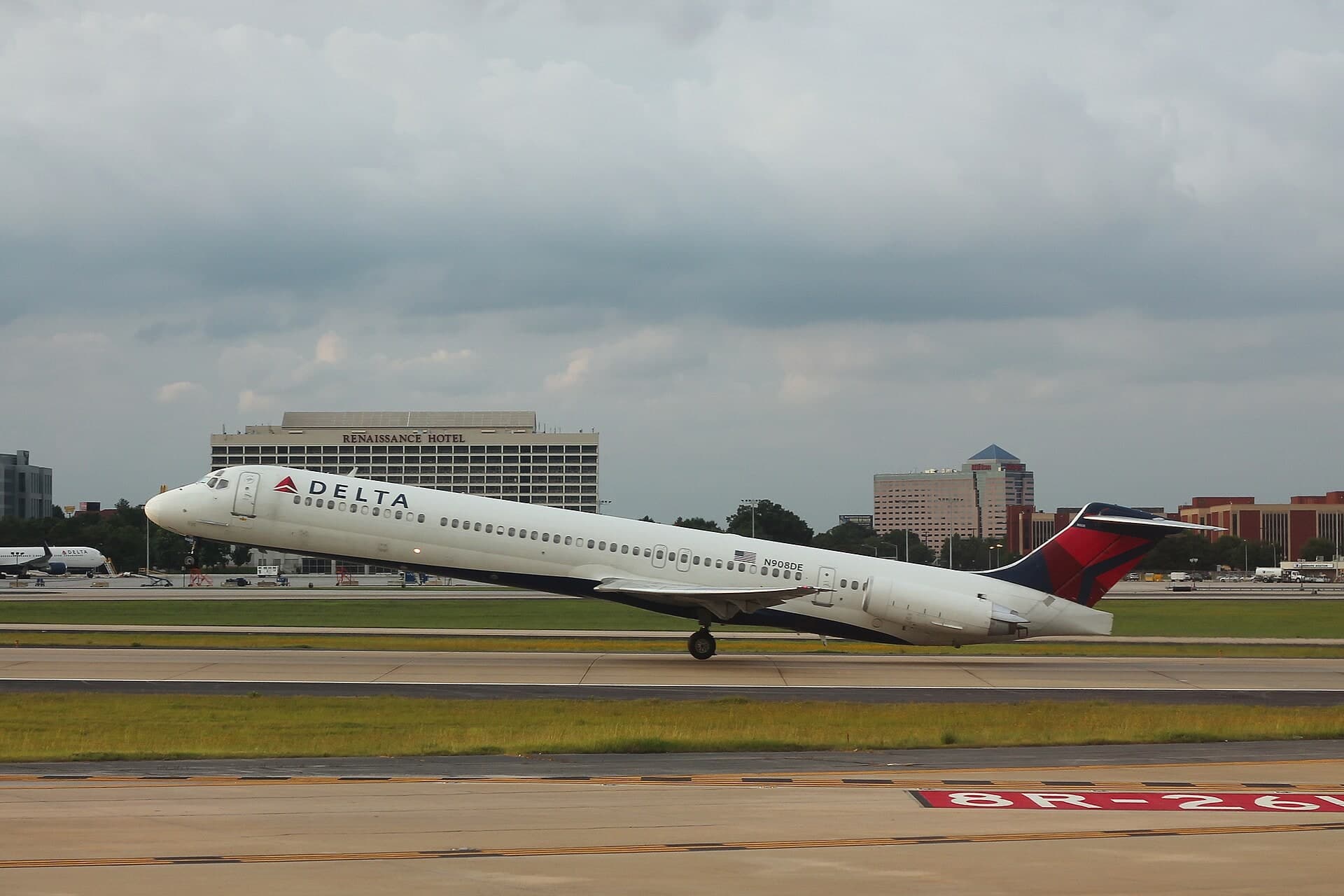 N908DE — Twin-engine aircraft