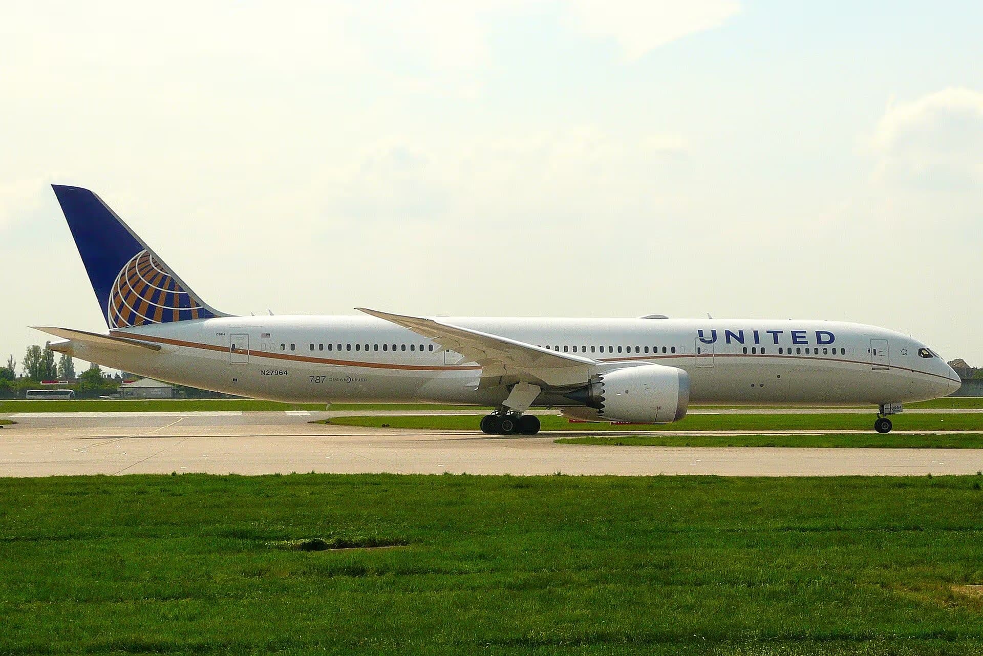N27964 — Twin-engine aircraft