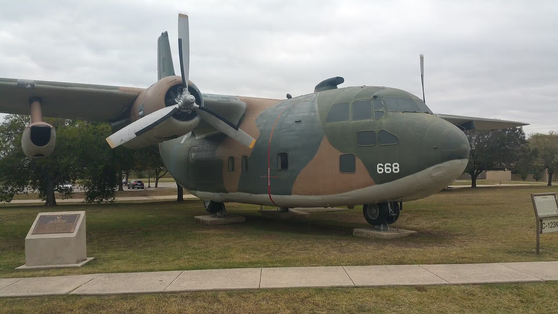 Unidentified — Aircraft at Lackland Air Force Base