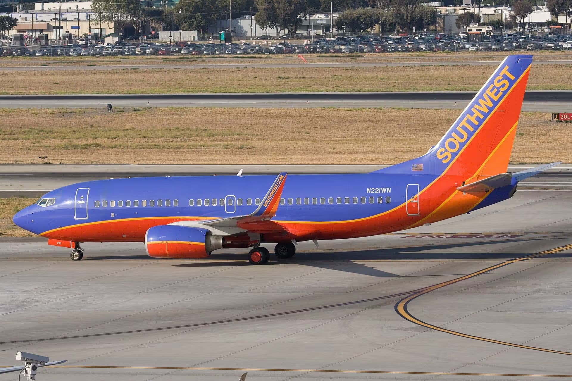 N221WN — Twin-engine aircraft