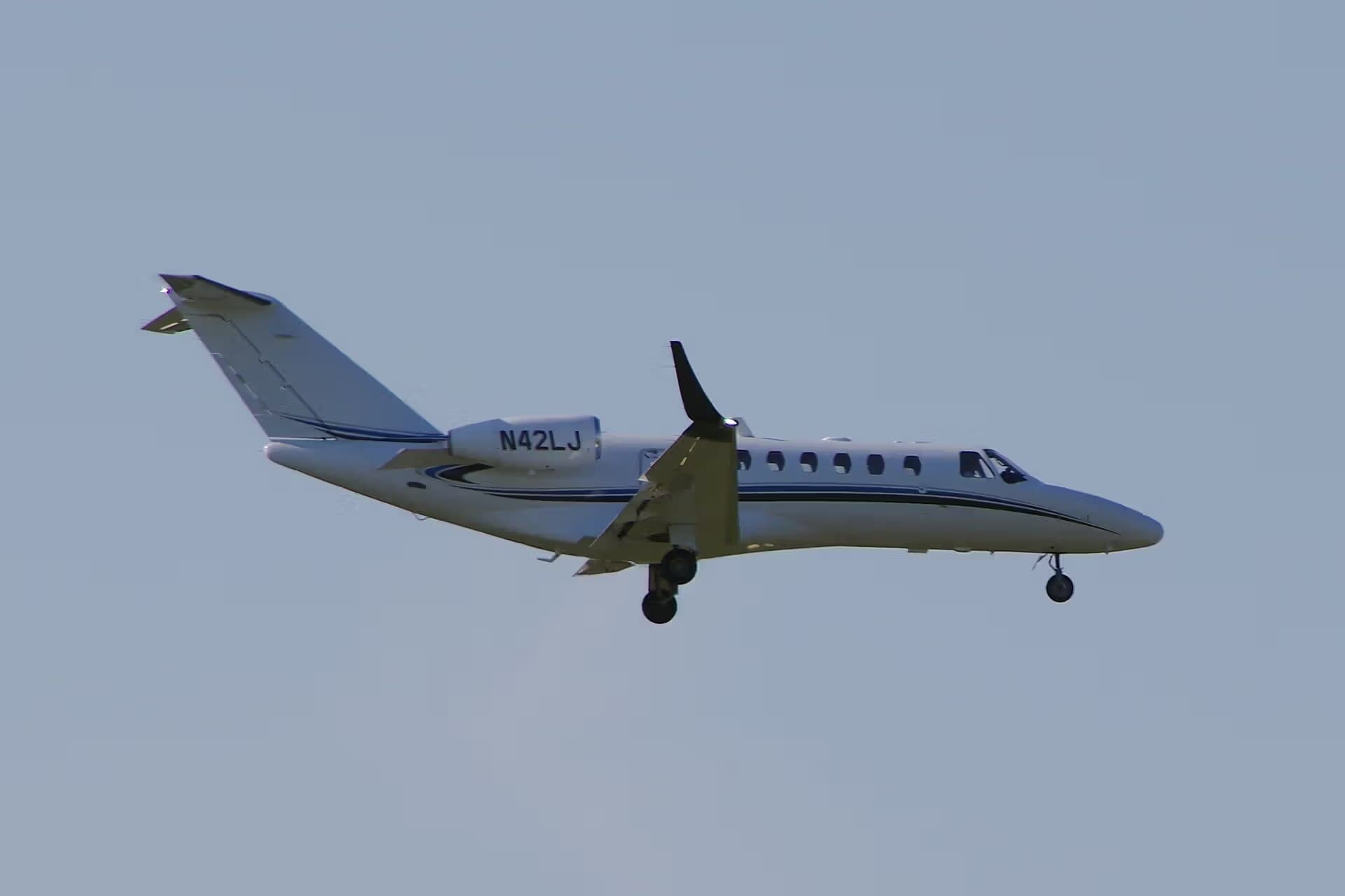 N42LJ — Business jet