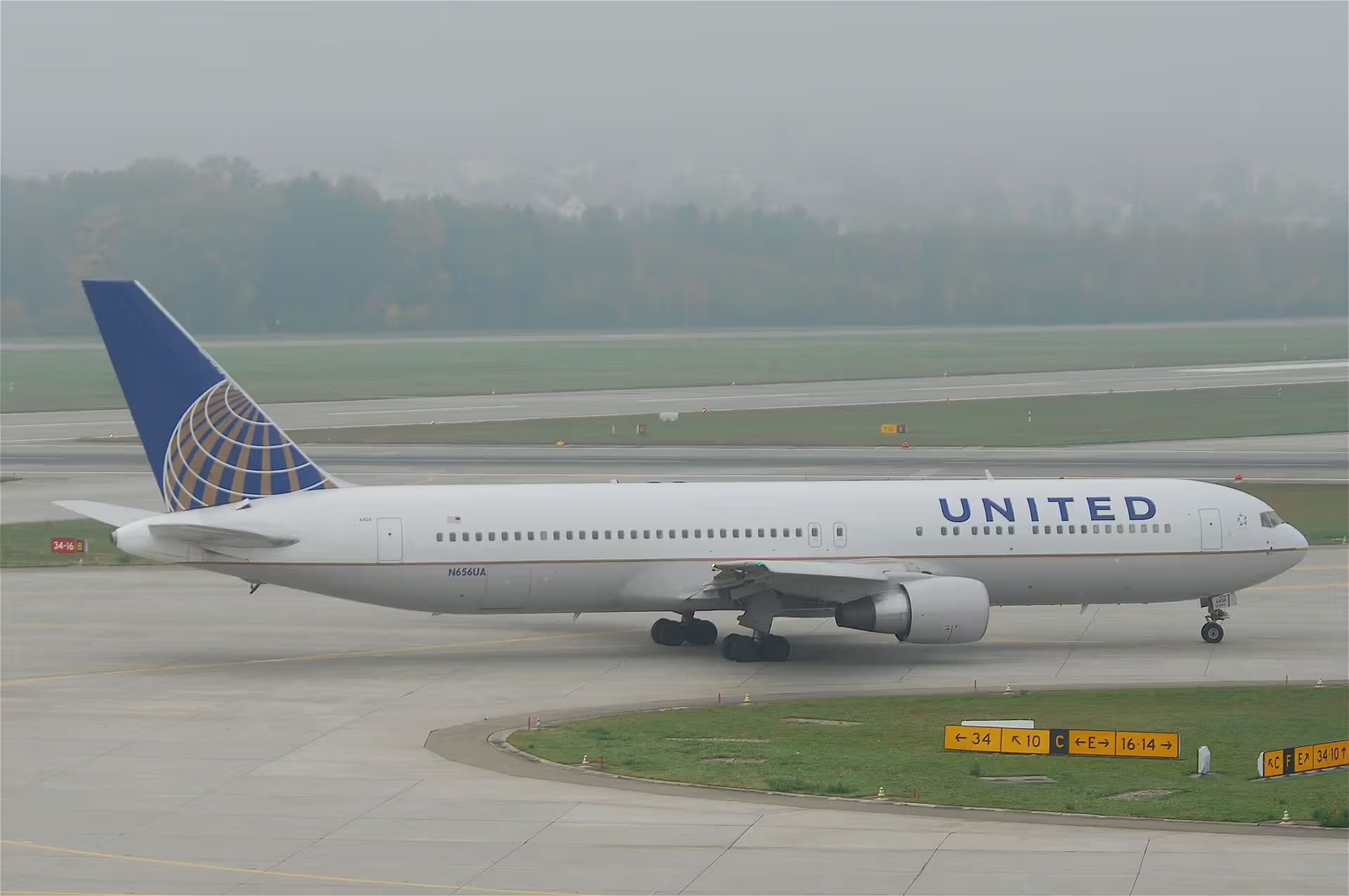 N656UA — Boeing