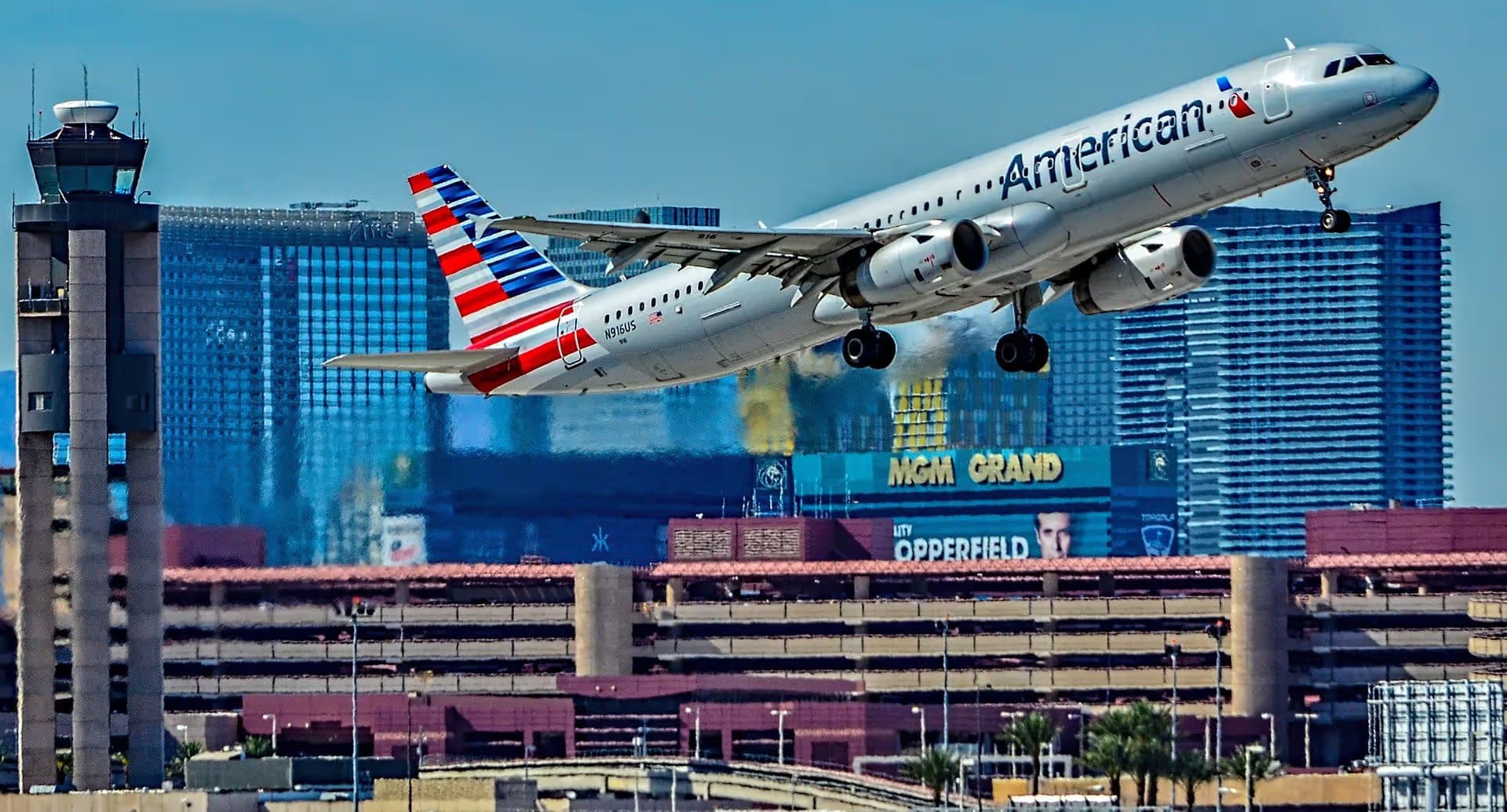 N916US — Twin-engine aircraft