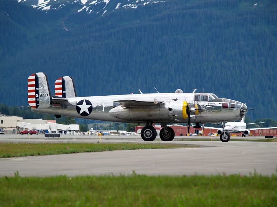 Unidentified — Twin-engine aircraft