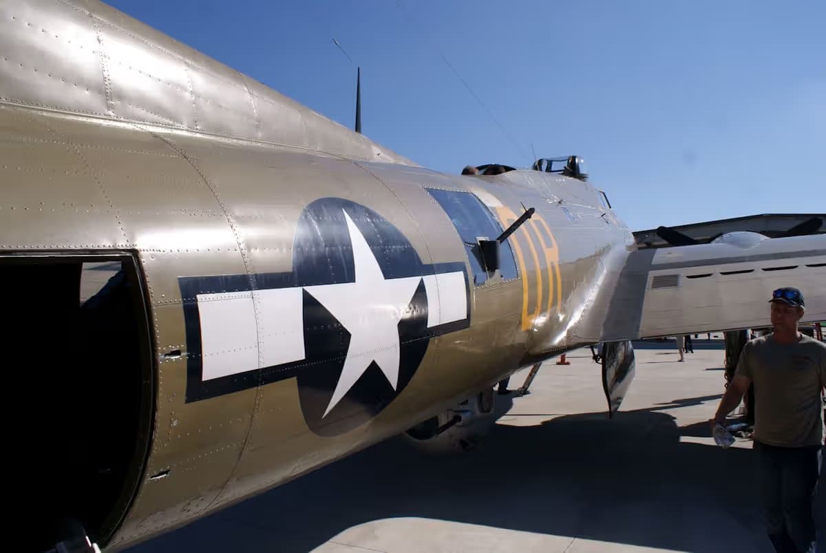 Unidentified — Warbird
