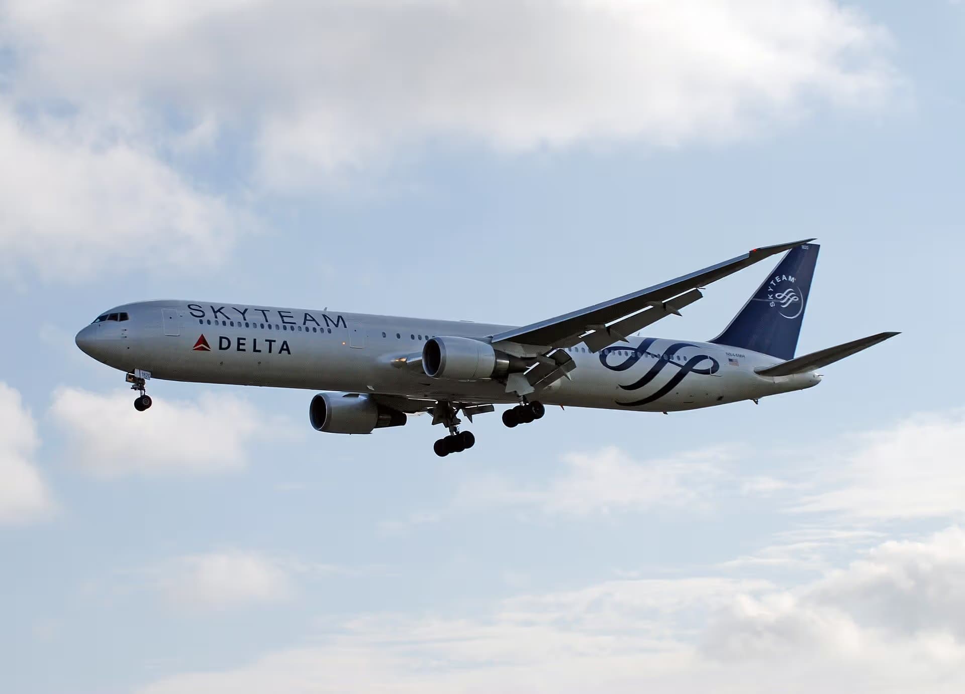 N844MH — Twin-engine aircraft