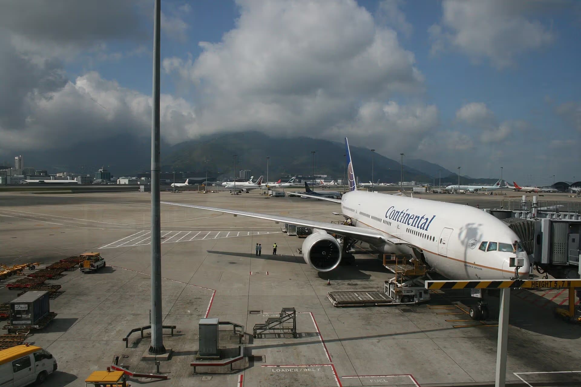 N78001 — Twin-engine aircraft