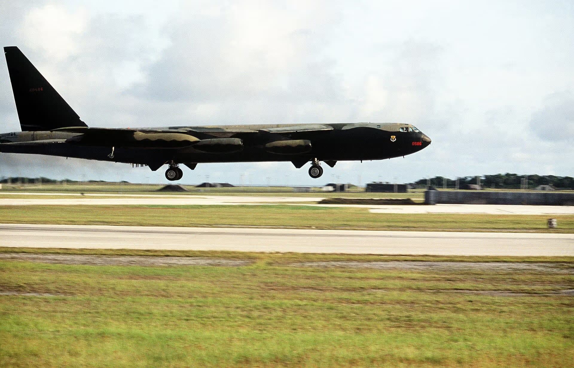Unidentified — Aircraft at Andersen Air Force Base