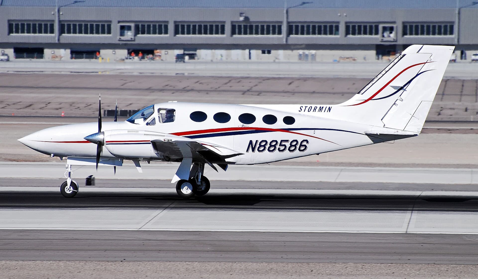 N88586 — Twin-engine aircraft