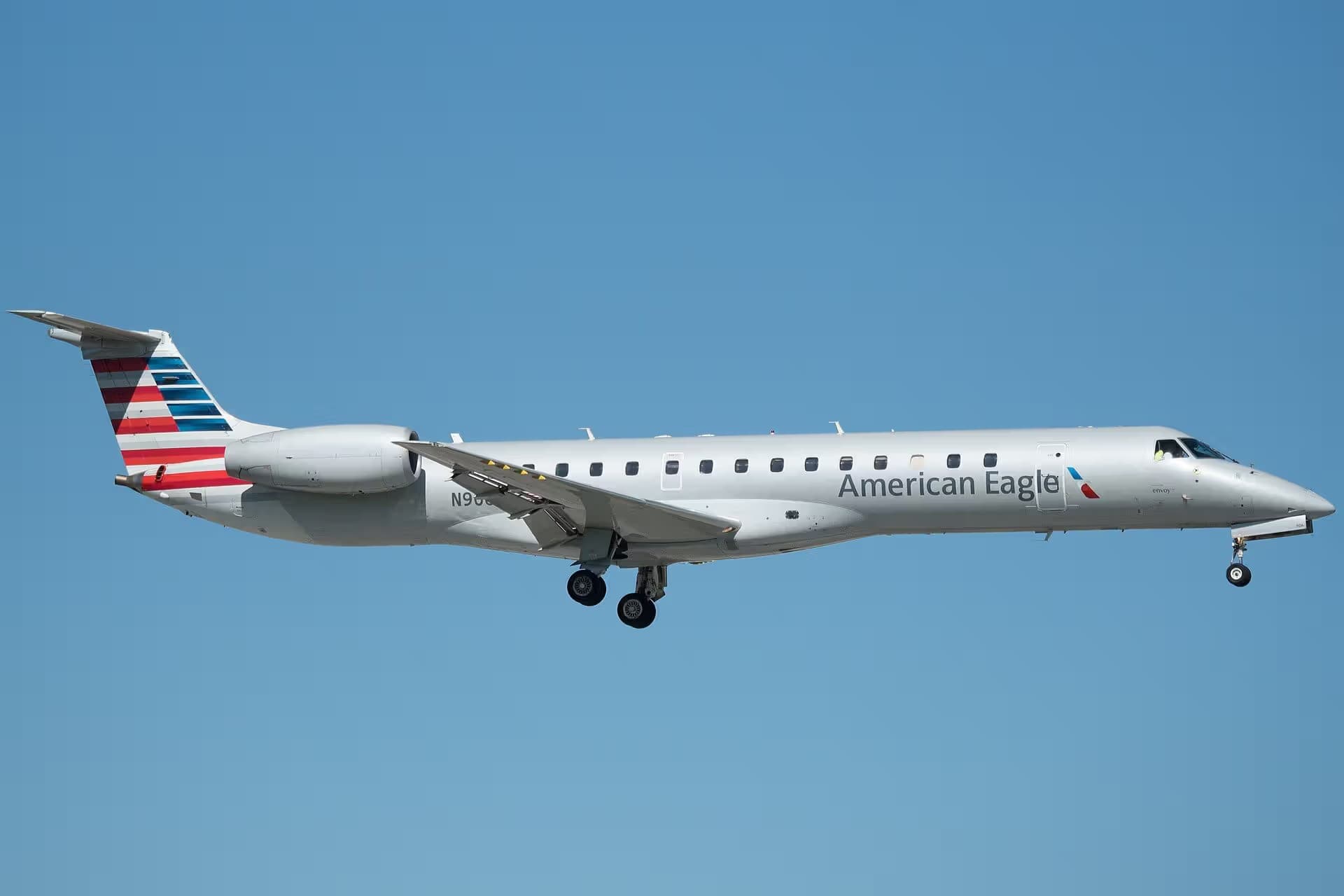 N906AE — Embraer at Miami International Airport