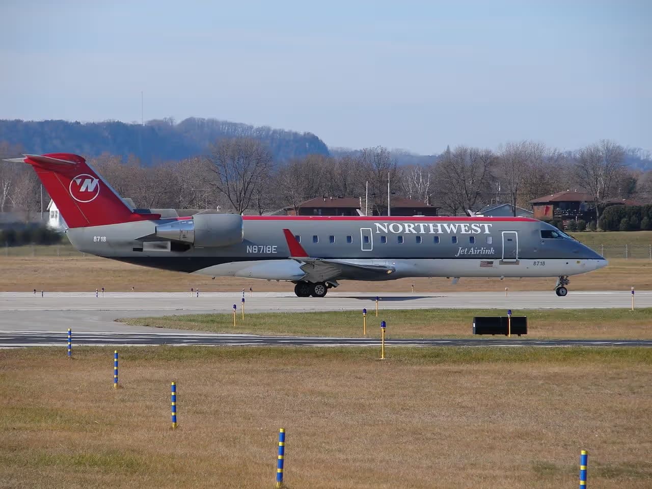 N8718E — Bombardier