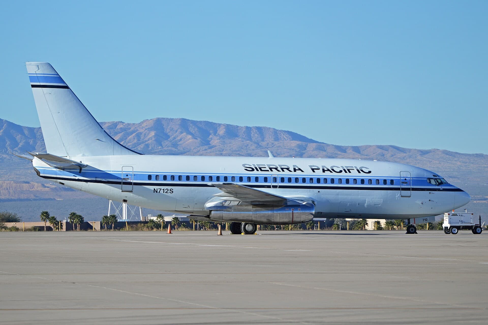 N712S — Twin-engine aircraft