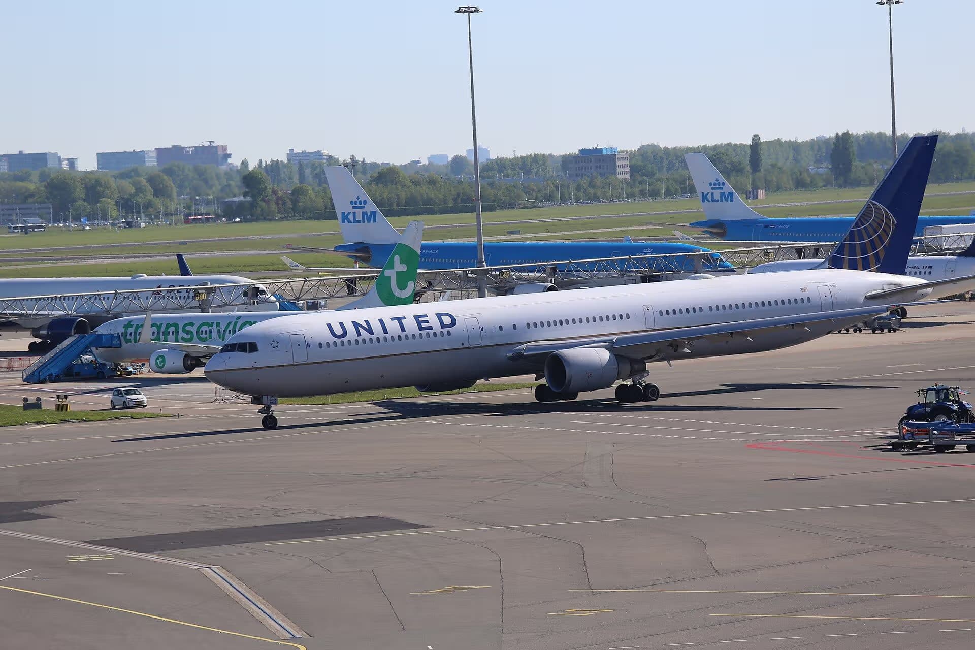 N76065 — Twin-engine aircraft