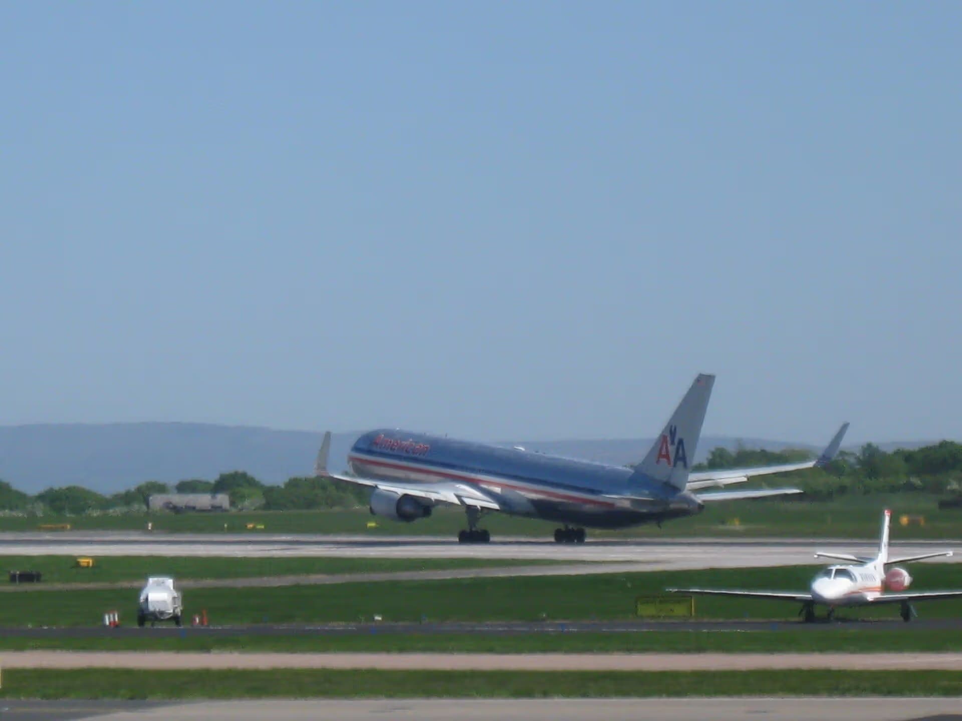 N345AN — Twin-engine aircraft