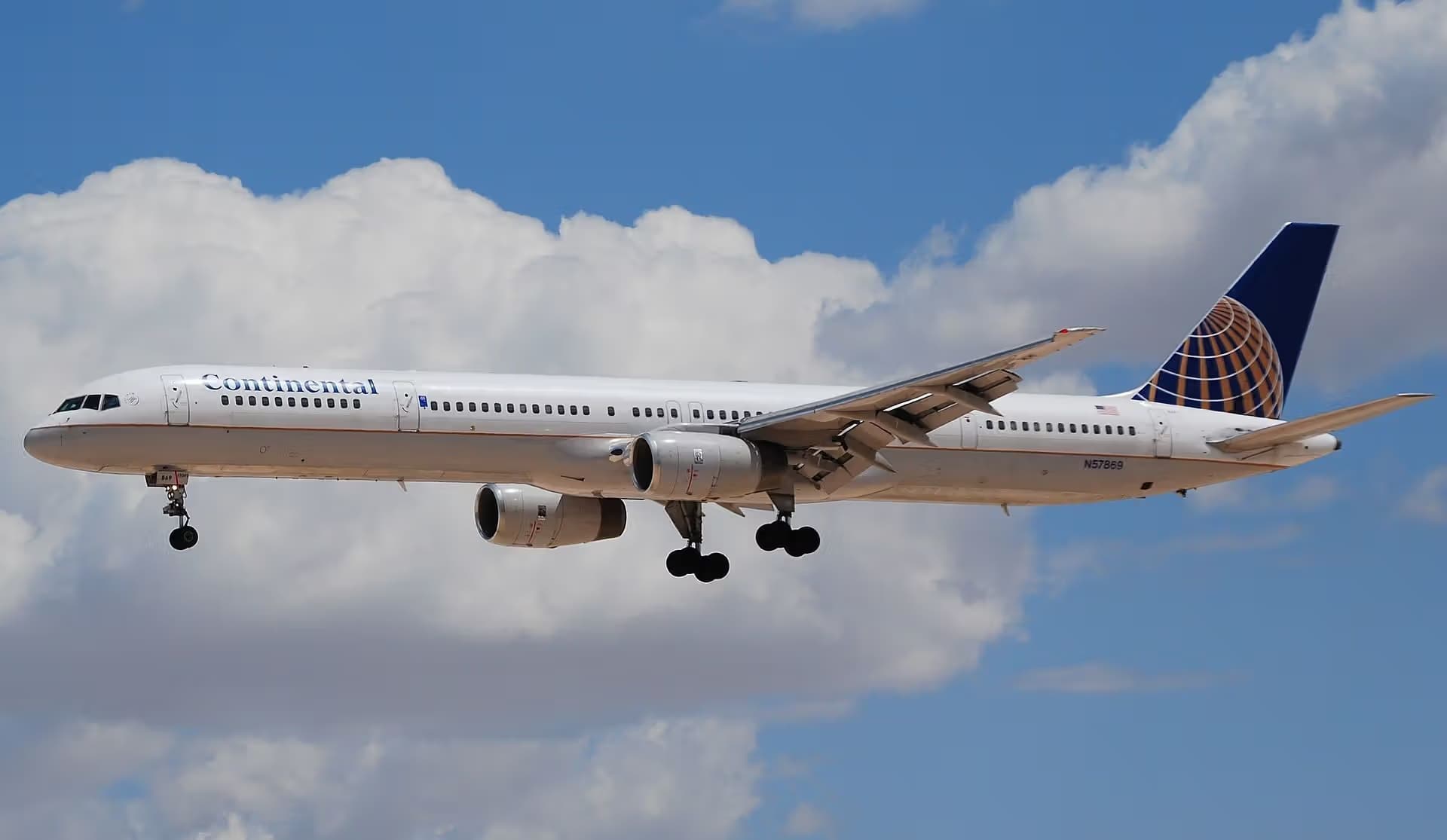 N57869 — Twin-engine aircraft