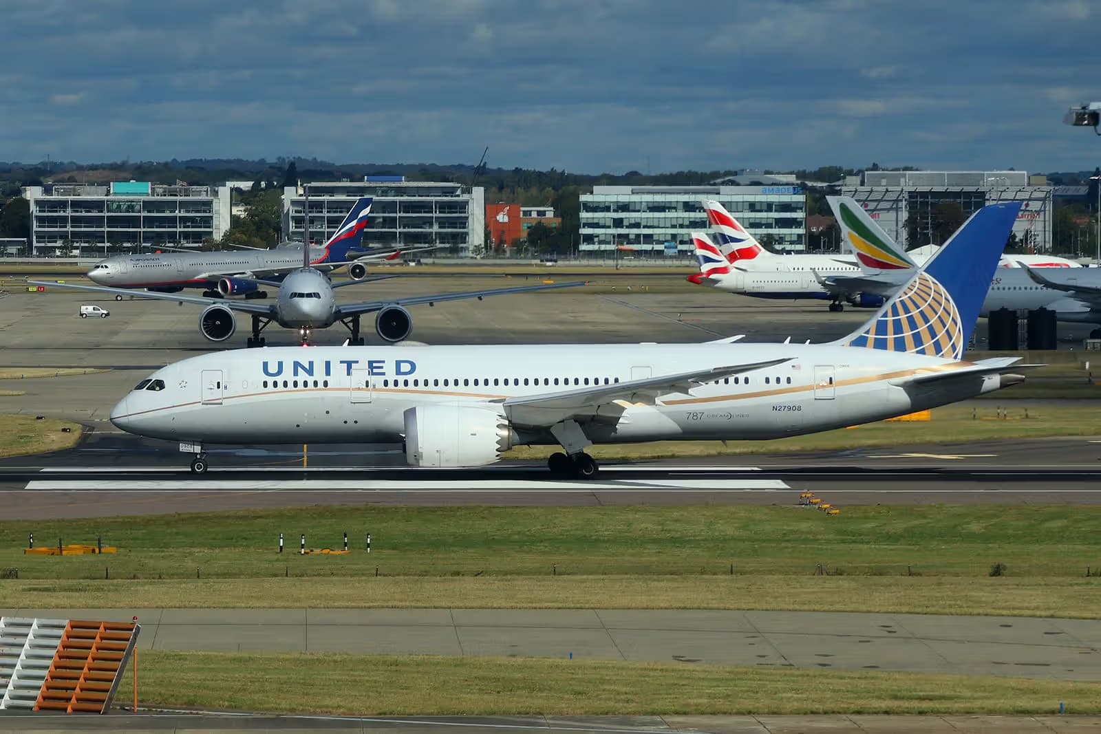 N27908 — Twin-engine aircraft