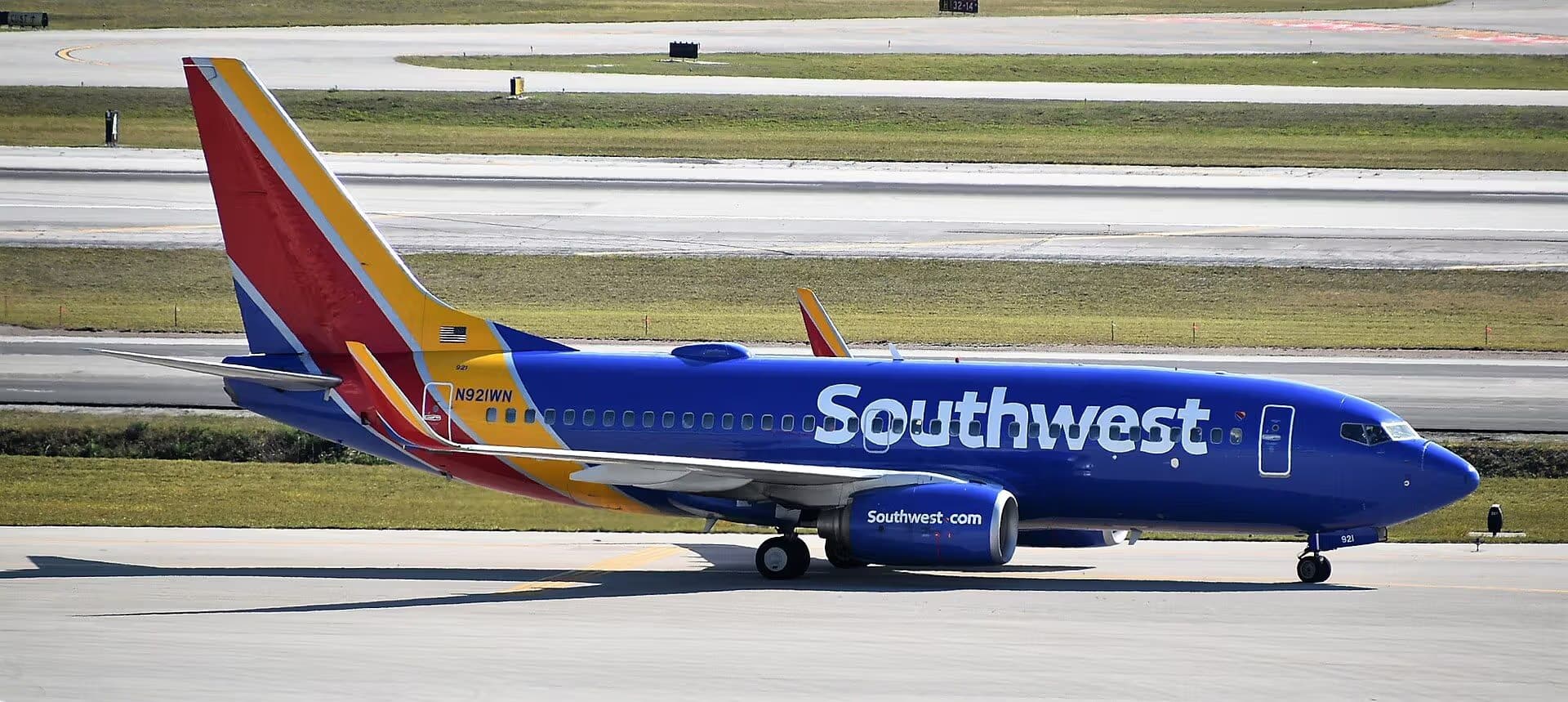 N921WN — Twin-engine aircraft