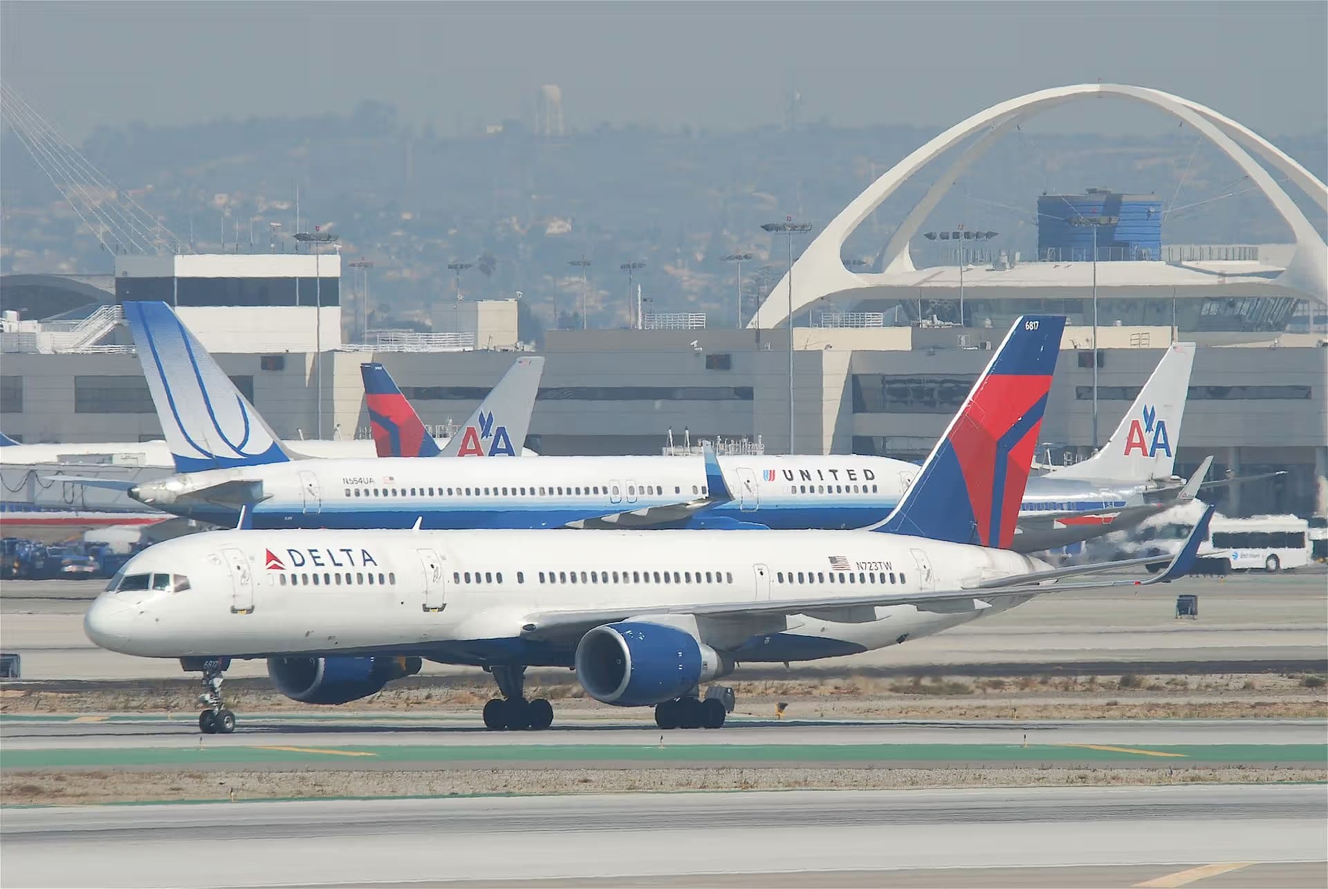 N723TW — Twin-engine aircraft