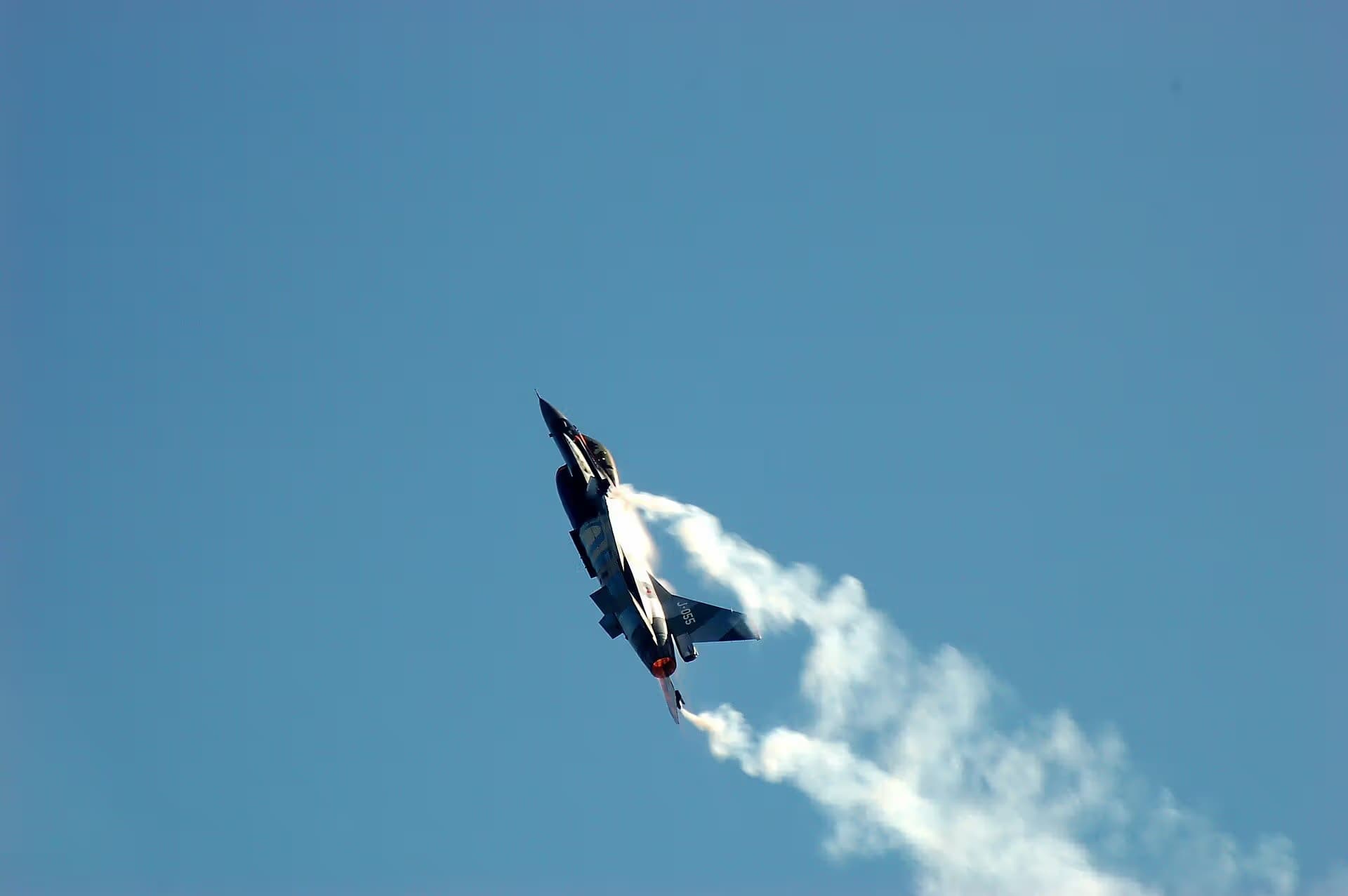 Unidentified — Single-engine aircraft