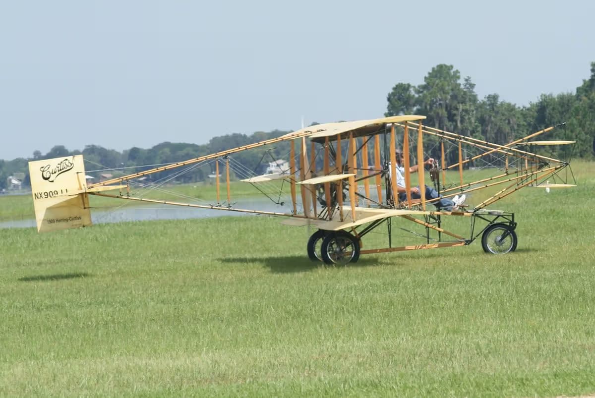 Unidentified — Aircraft
