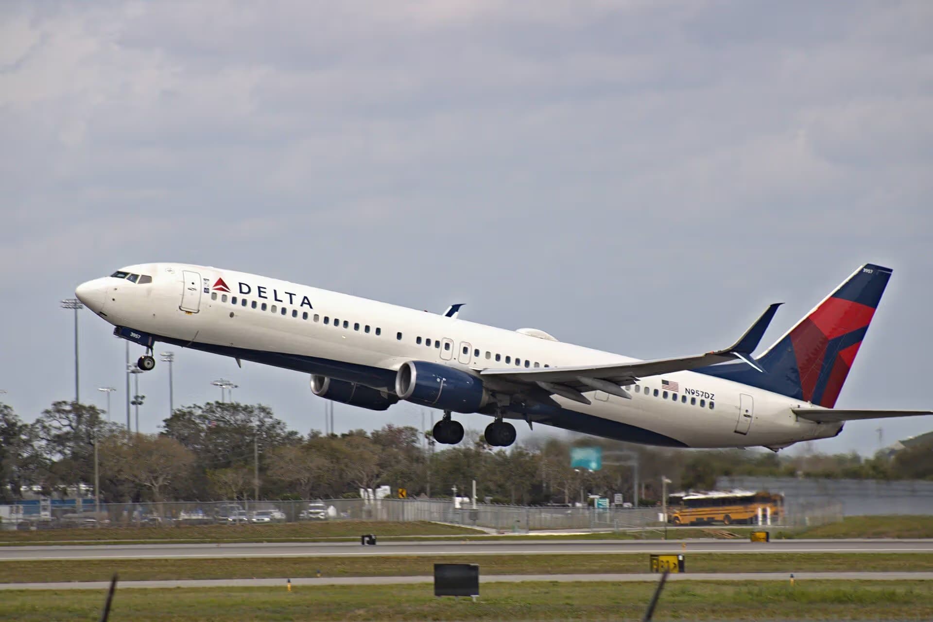 N957DZ — Twin-engine aircraft