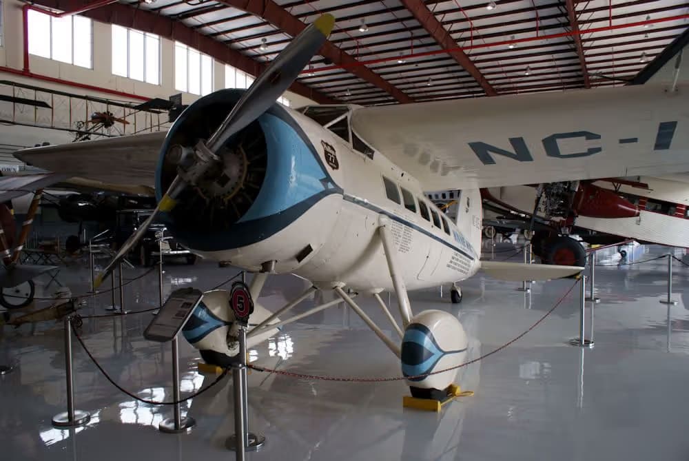 Unidentified — Single-engine aircraft