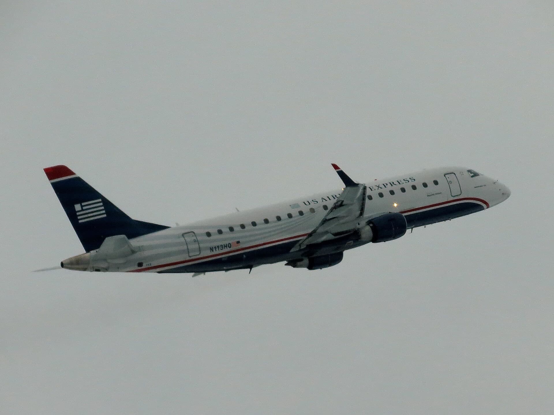 N113HQ — Twin-engine aircraft