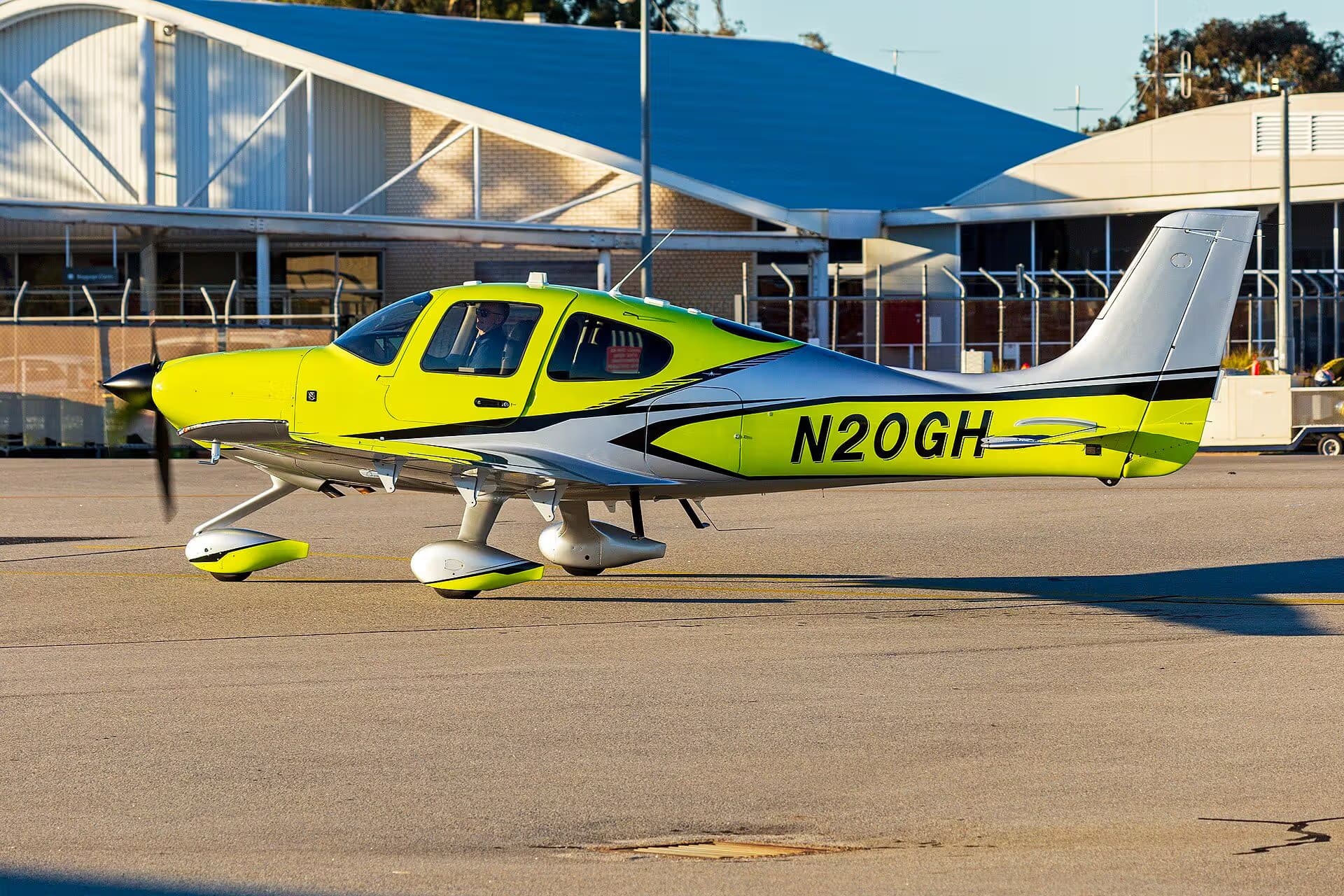 N20GH — Cirrus at Wagga Wagga Airport