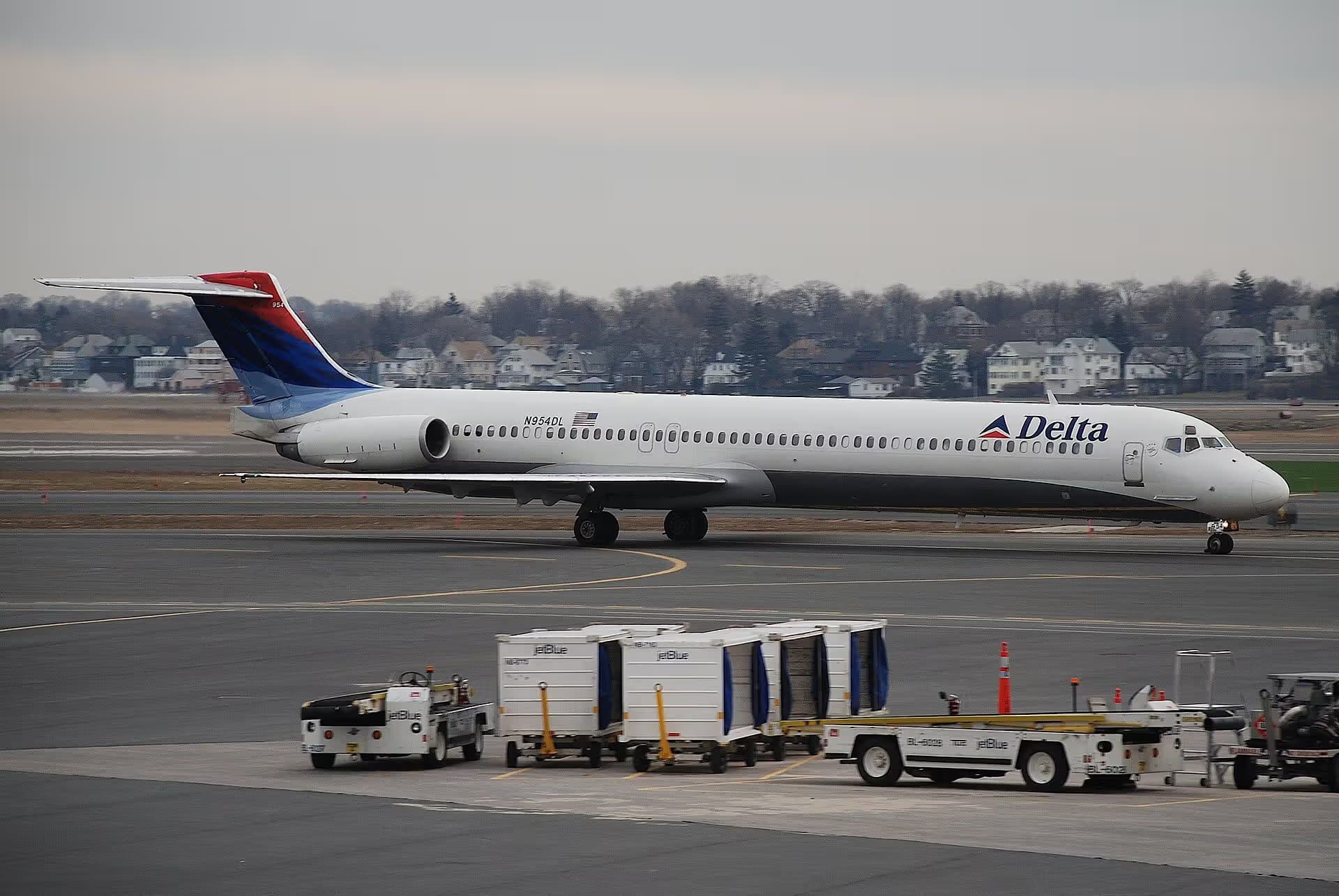 N954DL — Twin-engine aircraft