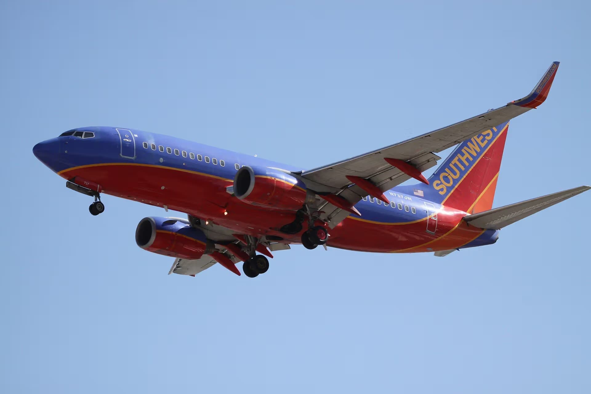 N737JW — Twin-engine aircraft