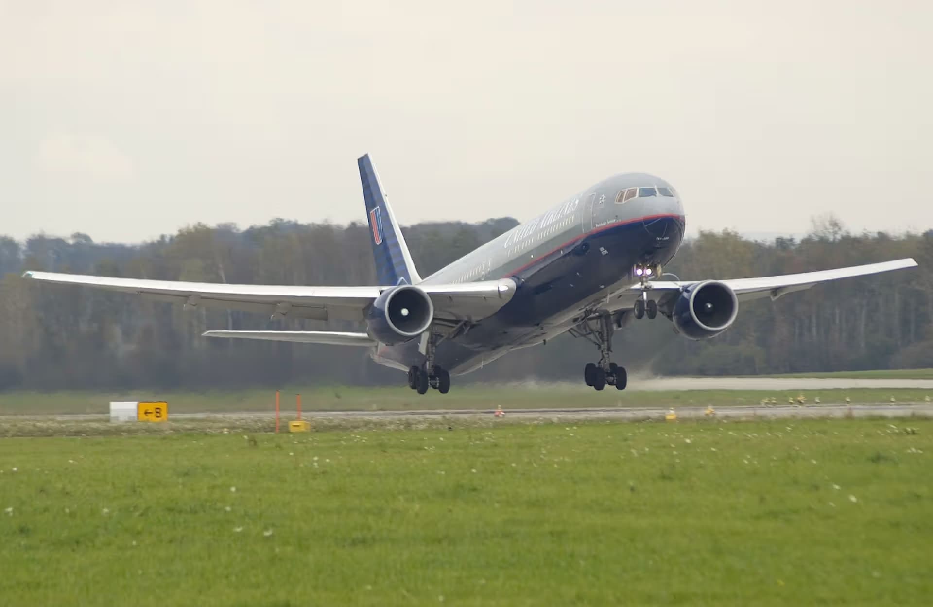 N656UA — Boeing