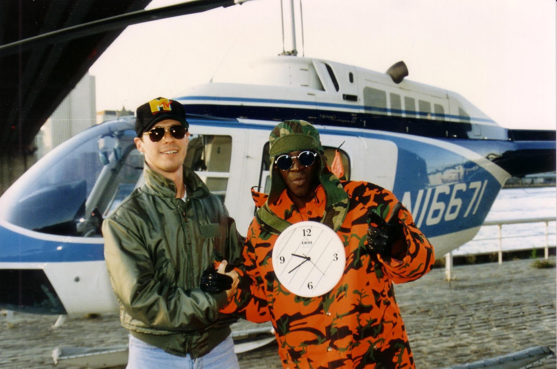 N16671 — Helicopter