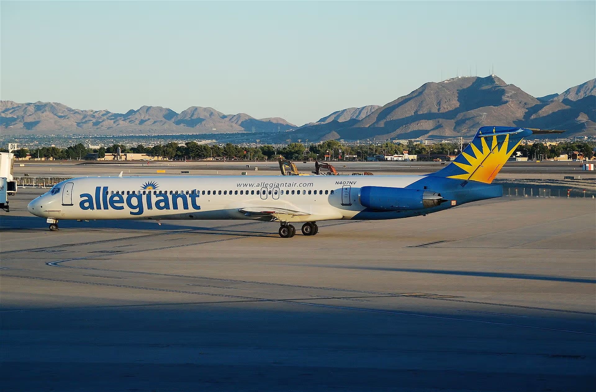 N407NV — Douglas