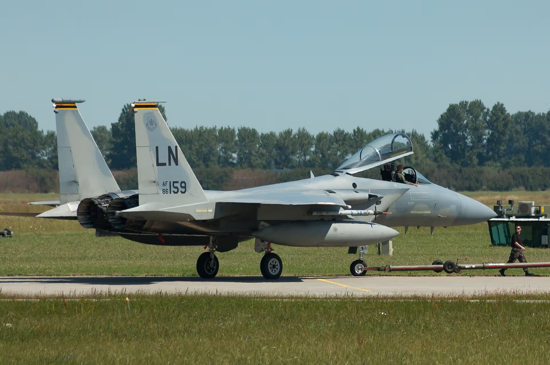 Unidentified — Twin-engine aircraft