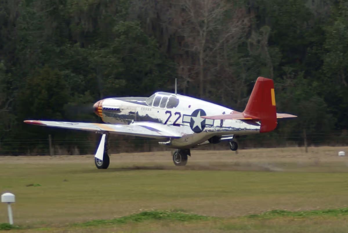 Unidentified — Single-engine aircraft