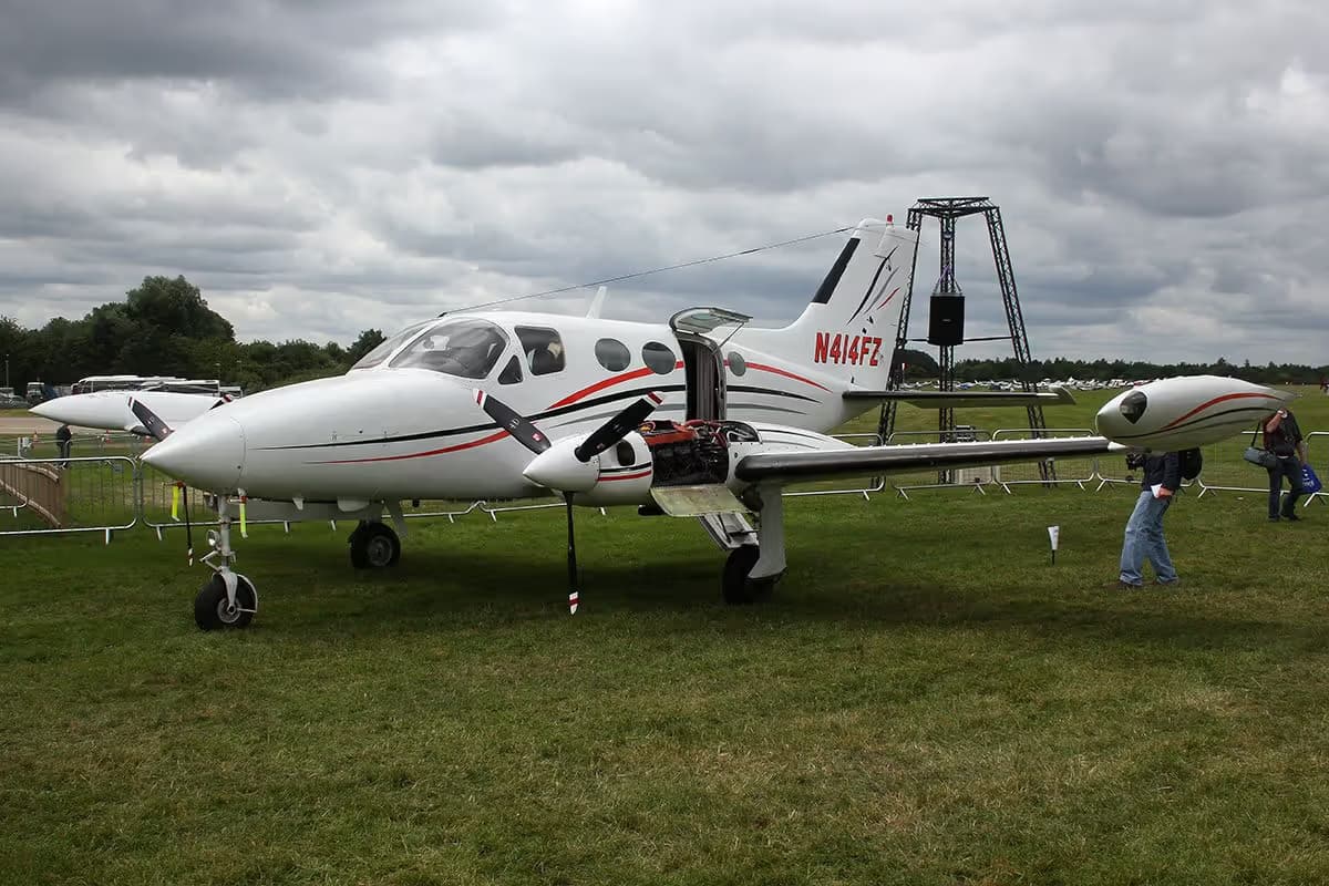 N414FZ — Twin-engine aircraft