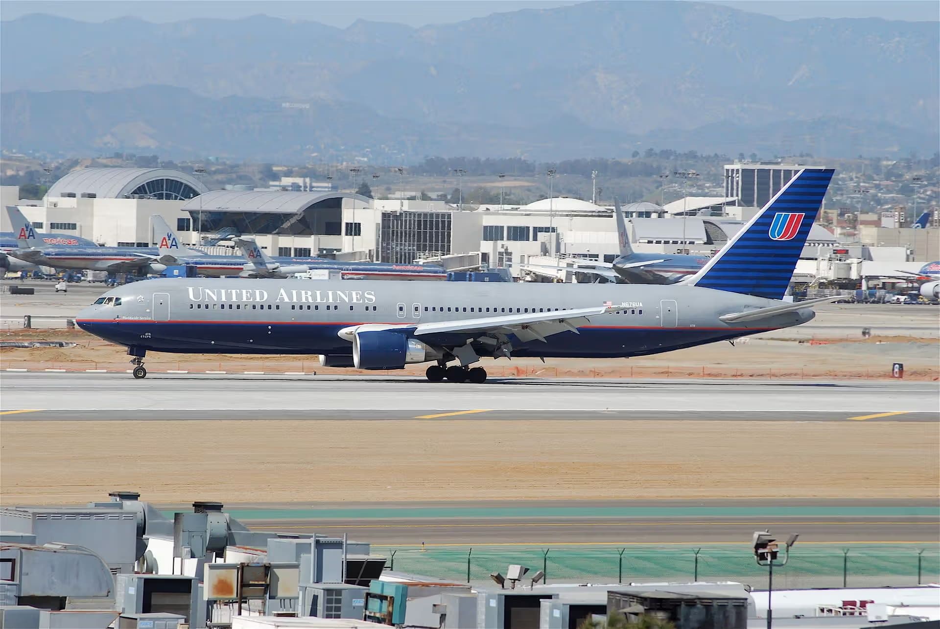 N676UA — Boeing
