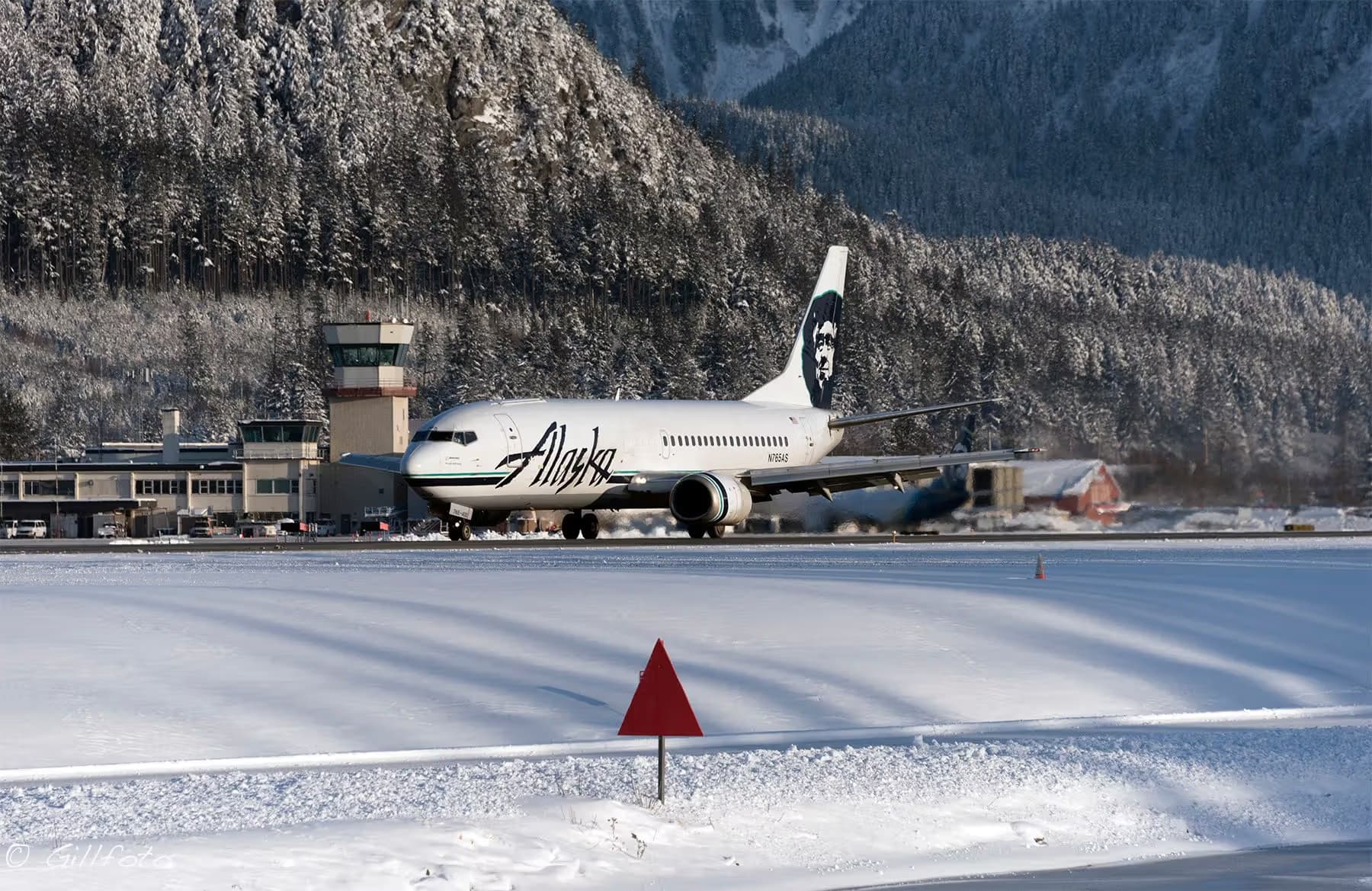 N765AS — Boeing