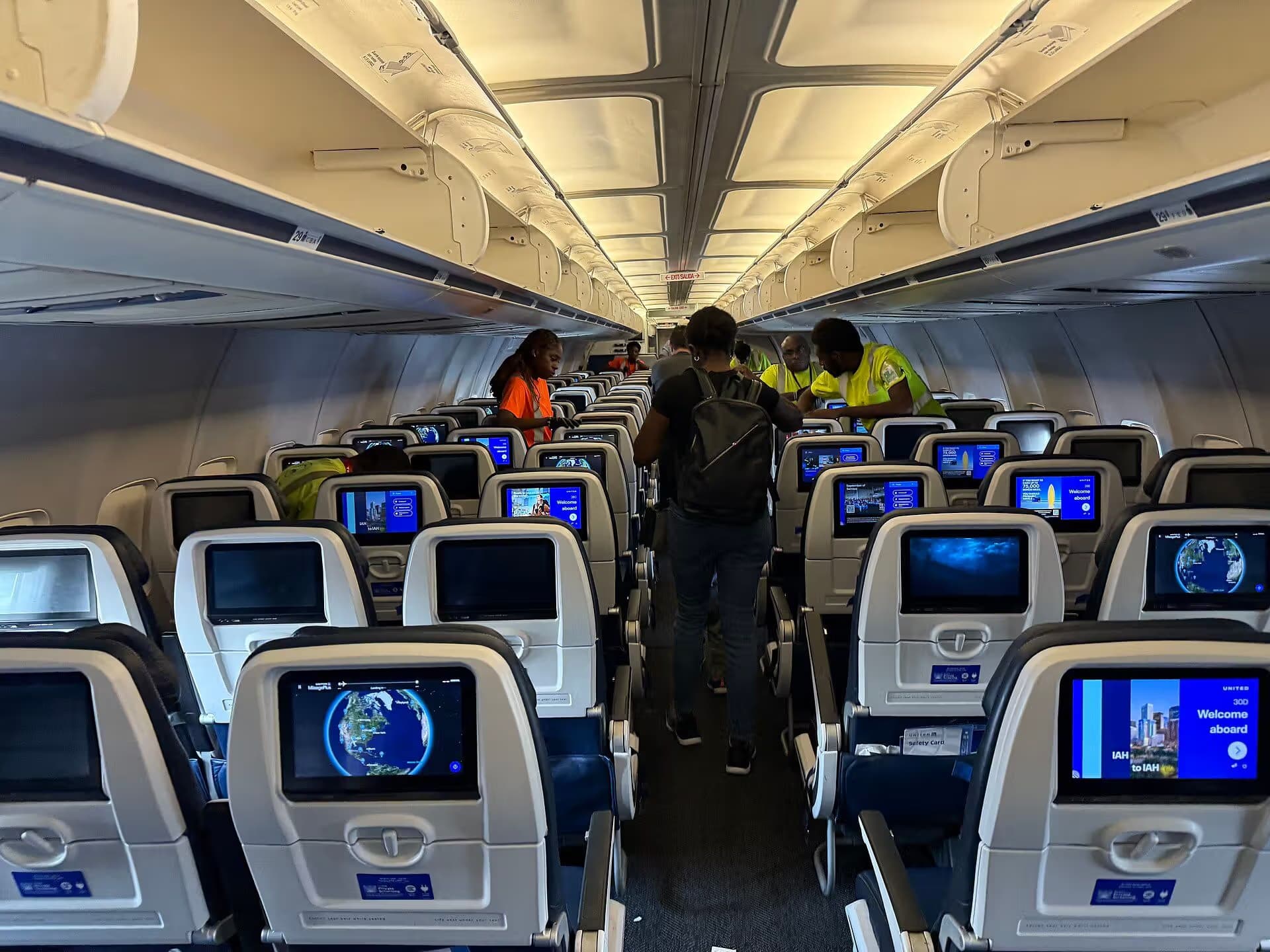N12125 — Aircraft at George Bush Intercontinental Airport