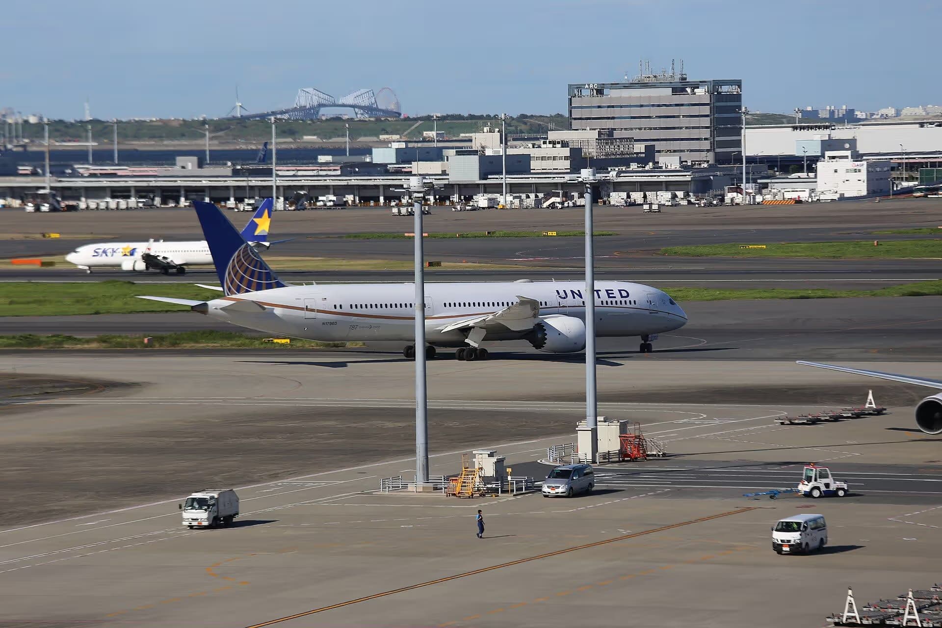 N17963 — Twin-engine aircraft