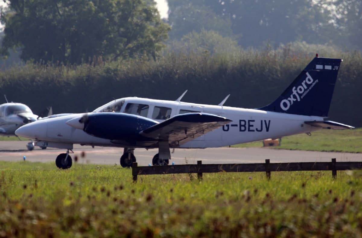 G-BEJV — Twin-engine aircraft