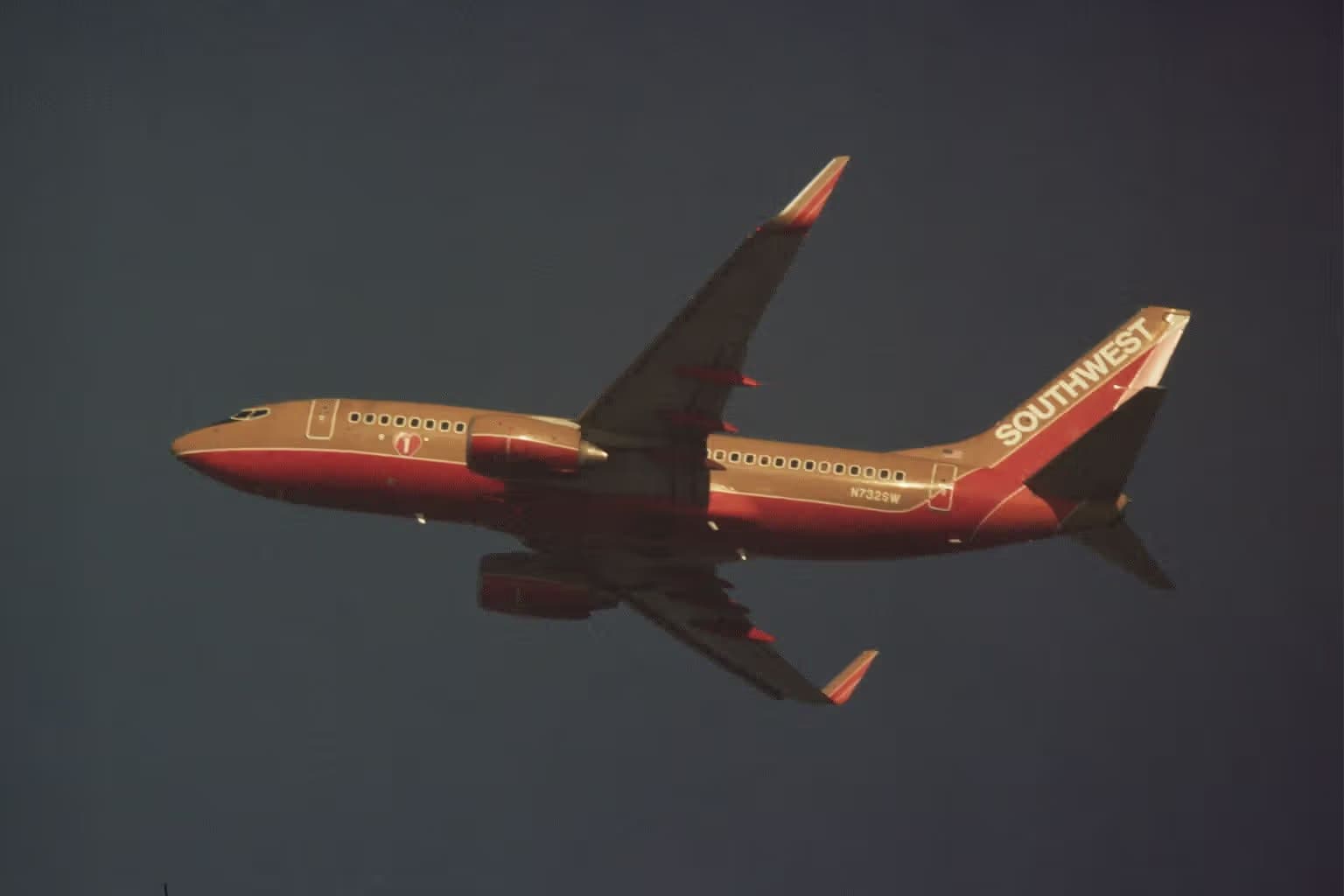 N732SW — Twin-engine aircraft