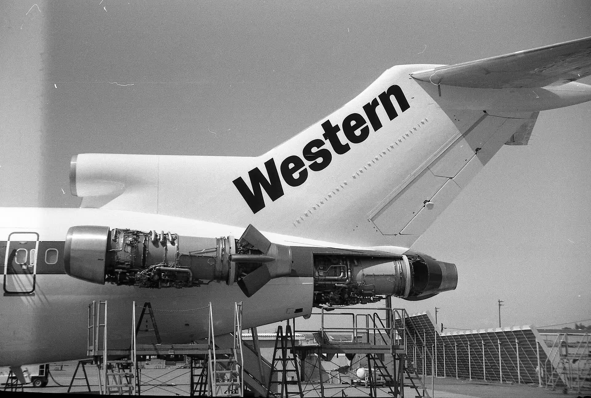 N2810W — Douglas