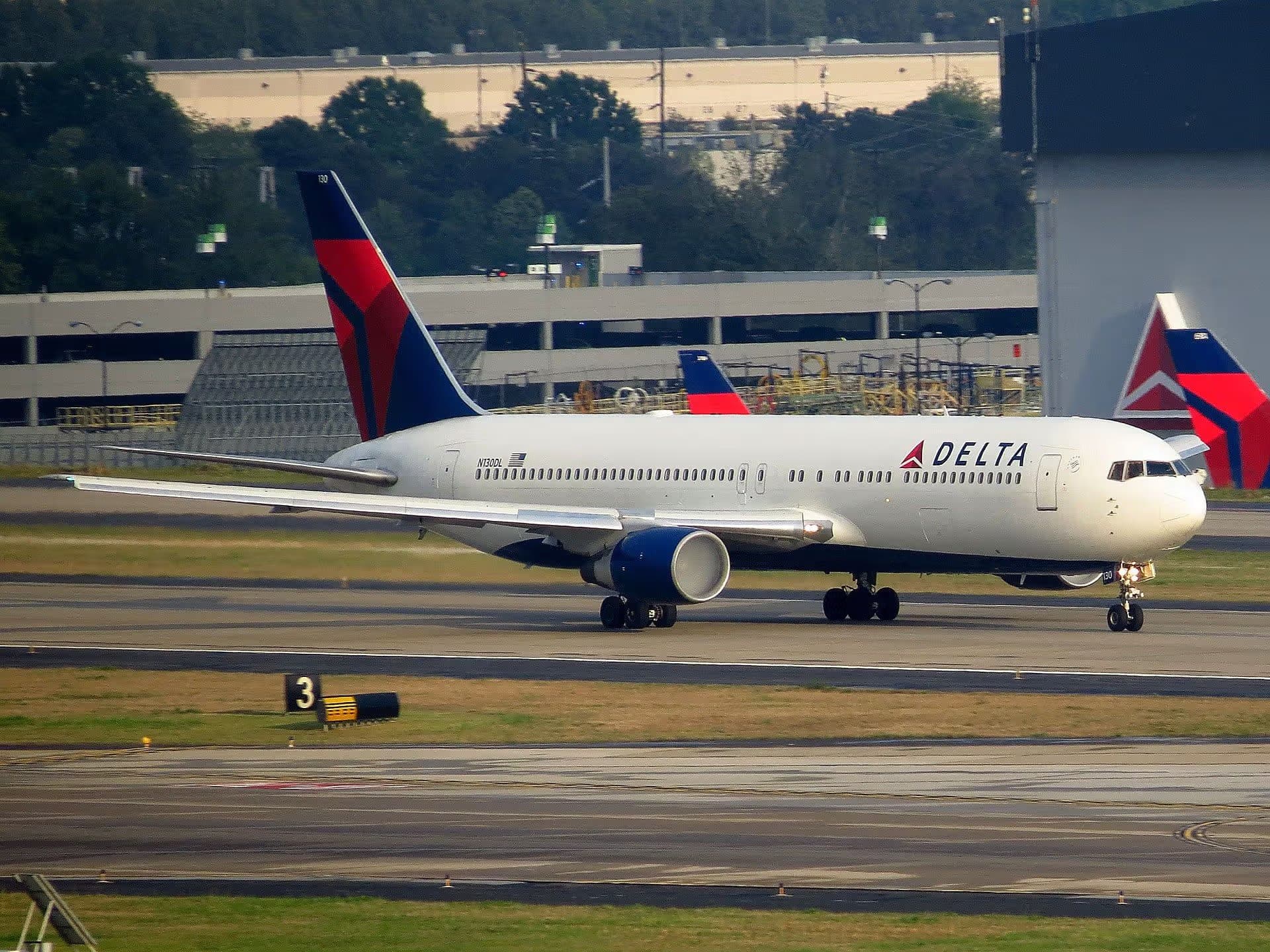 N130DL — Boeing