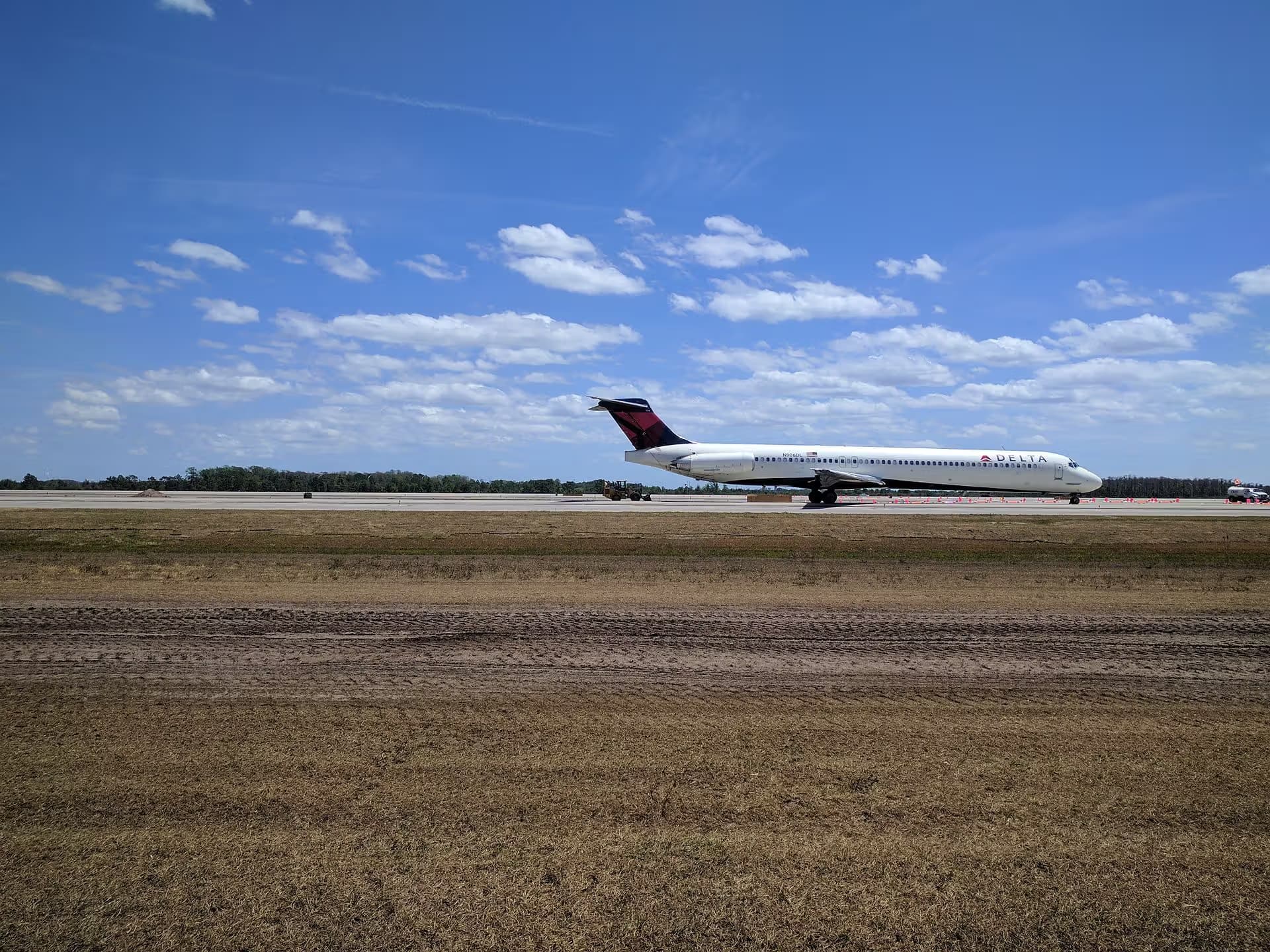 N906DL — Douglas