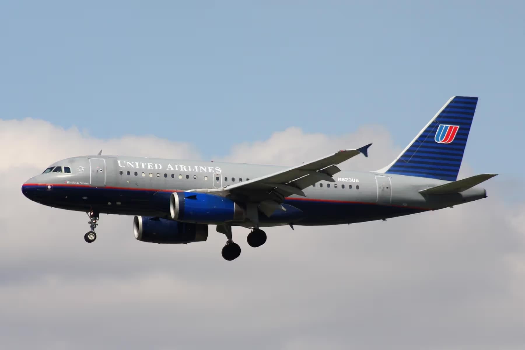 N823UA — Airbus