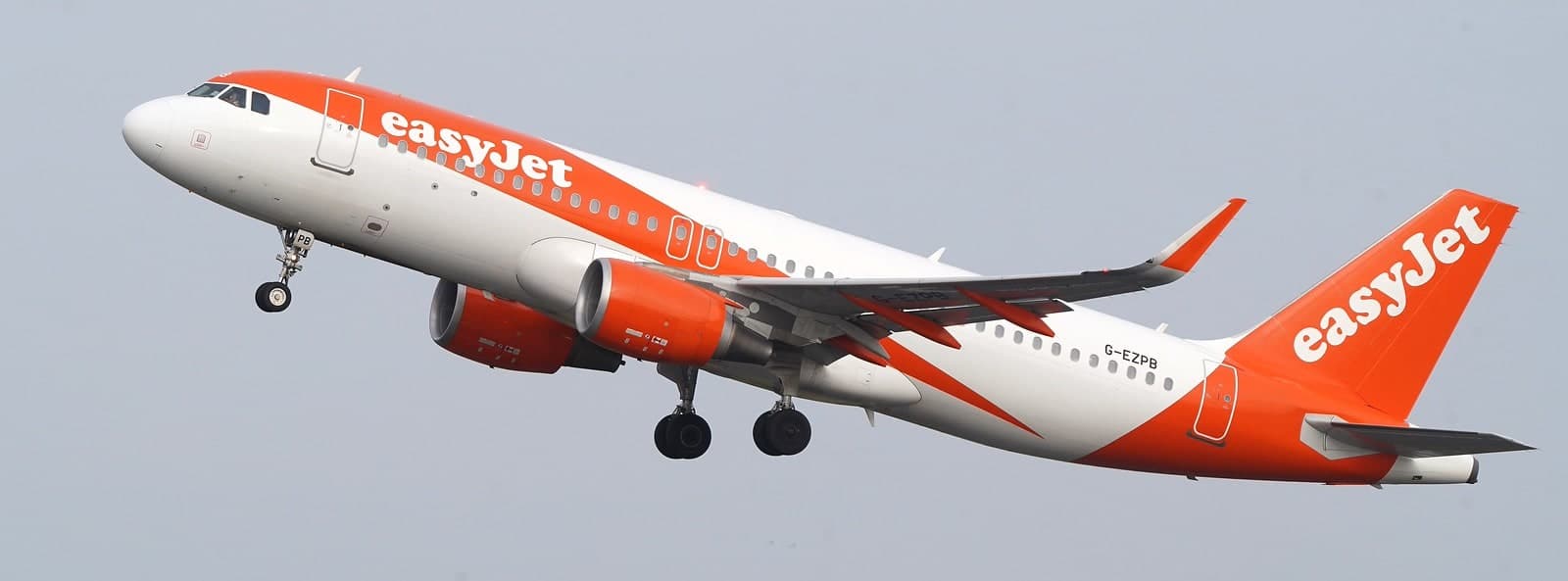 G-EZPB — Twin-engine aircraft