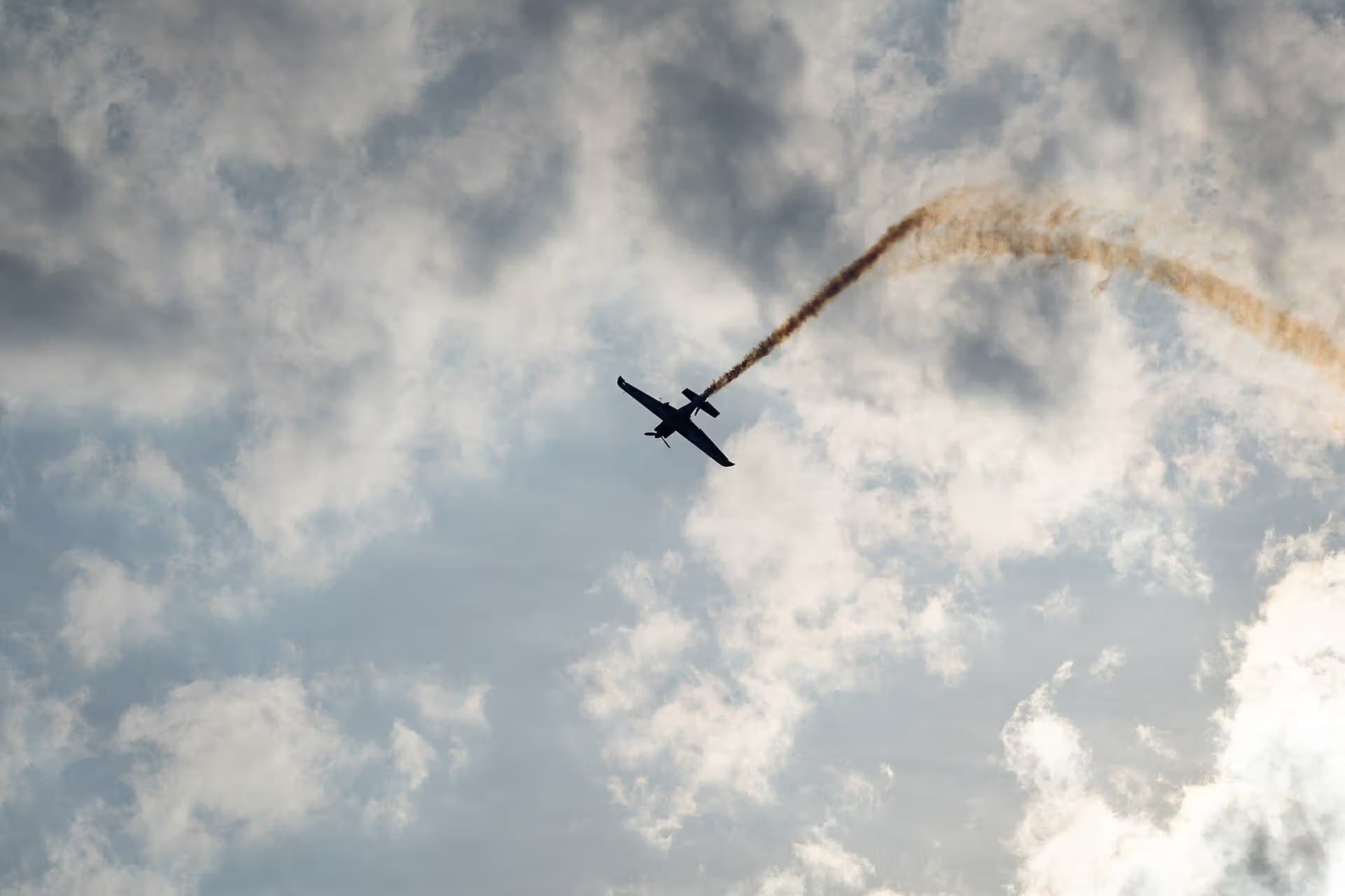 Unidentified — Single-engine aircraft