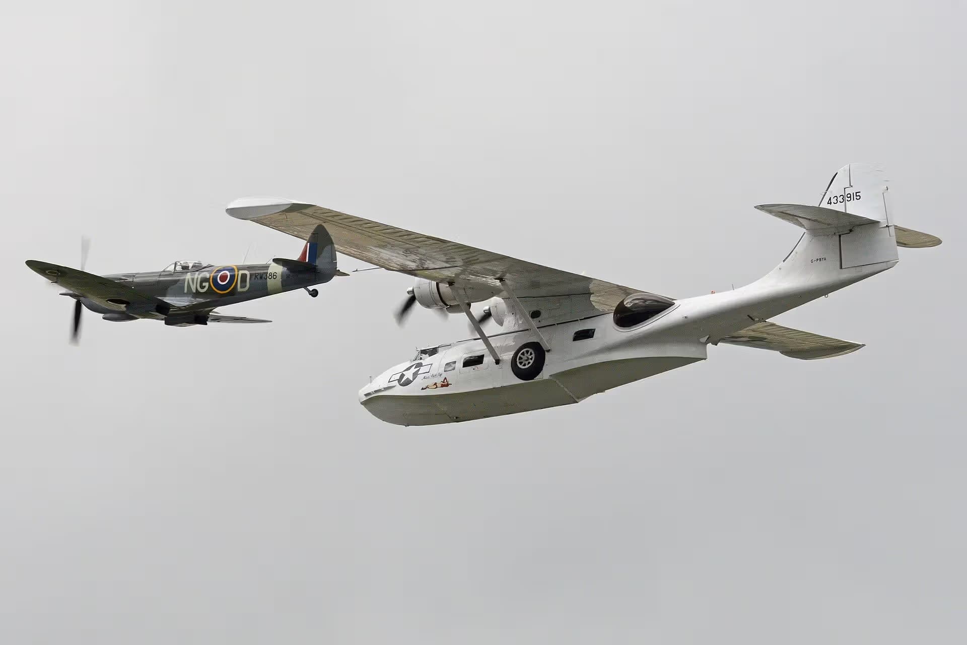Unidentified — Single-engine aircraft